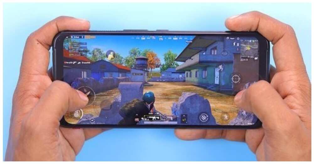 Pagpupuyat sa mobile games, malaki ang epekto sa ugali ng bata ayon sa eksperto Pagpupuyat sa mobile games, malaki ang epekto sa ugali ng bata ayon sa eksperto