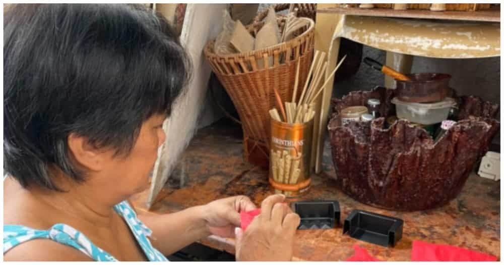 Anak, ipinagmamalaki ang handicrafts na gawa ng ina mula sa karton at BBQ sticks