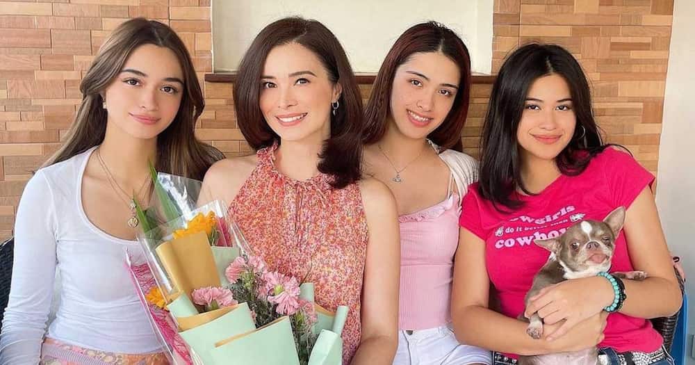 Sunshine Cruz, proud mama sa pagkakuha ng second honors ng anak na si Chesca: “So proud of you” Sunshine Cruz, proud mama sa pagkakuha ng second honors ng anak na si Chesca: “So proud of you”