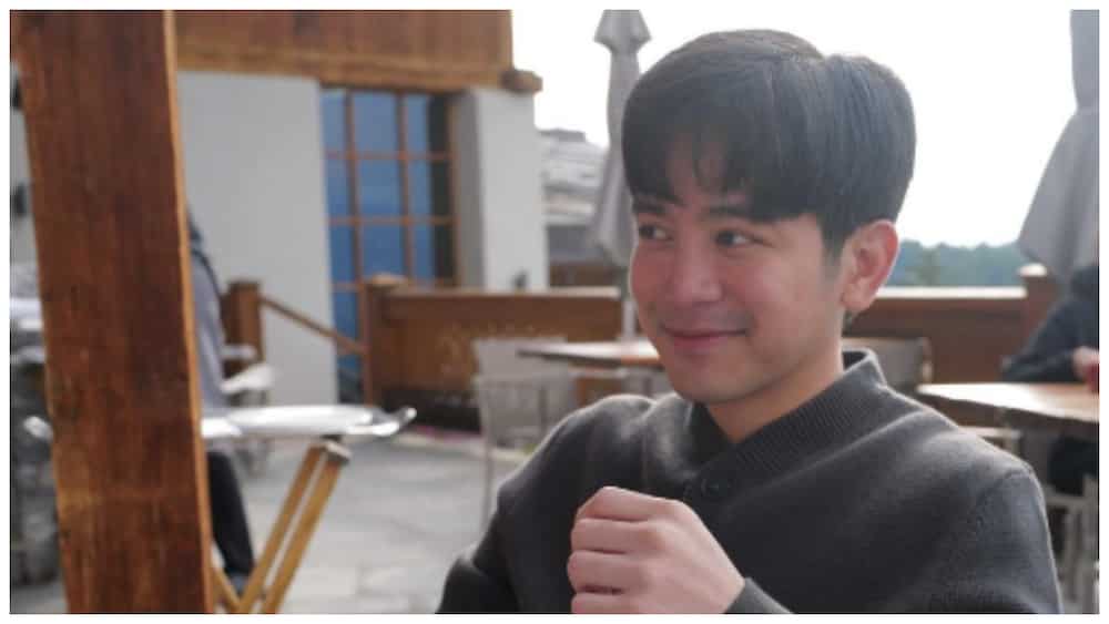 Joshua Garcia, namataang kasama umano si Bella Racelis sa Eraserheads concert Joshua Garcia, namataang kasama umano si Bella Racelis sa Eraserheads concert