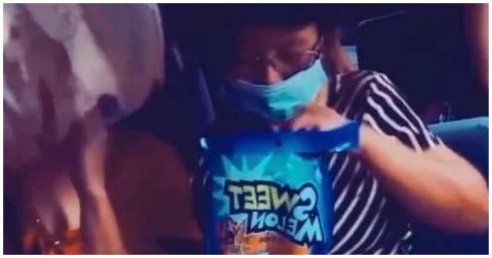 Video ng lalaking hindi nakatiis na manghingi ng candy sa kasakay sa van, viral