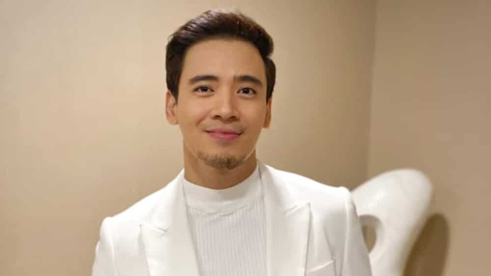 Erik Santos, nakagawiang hindi magsalita isang araw bago ang bawat shows niya Erik Santos, nakagawiang hindi magsalita isang araw bago ang bawat shows niya