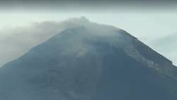 Nag-alburoto na naman! Mayon Volcano erupts ash twice