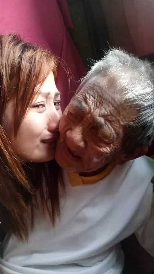 Filipina's care for grandmother touches the world