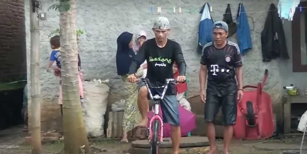 Netizen shares epic video of hilarious bike race