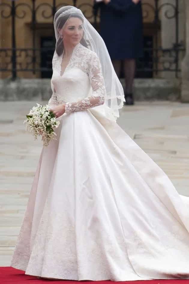 Magkahawig nga! Anne’s wedding dress resembles the gown of Kate Middleton
