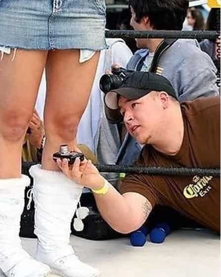 7 photos of guys staring at women's assets