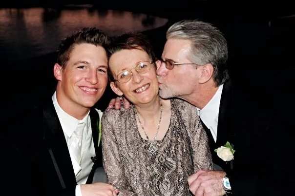 This Groom Kissed Another Woman Right In Front Of His Bride. After A Few Seconds, His Bride Was In Tears!