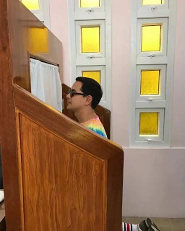 John Lloyd Cruz posts picture at church confessional