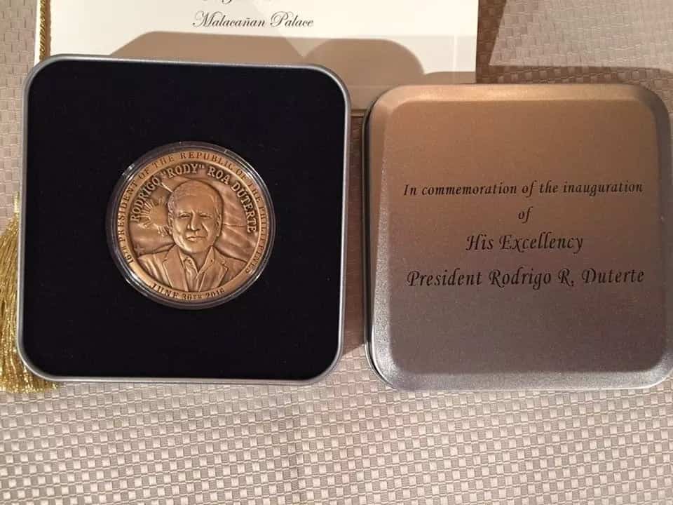 Guests receive Duterte commemorative coin Guests receive Duterte commemorative coin