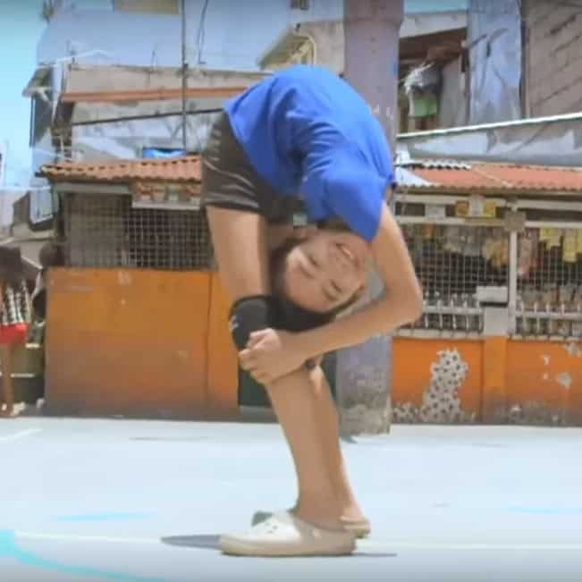 This kid is extremely flexible! 