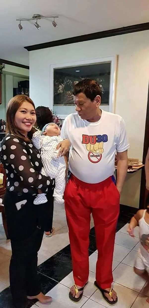 Simpleng tao talaga! President Duterte’s simple New Year celebration earns praises from supporters