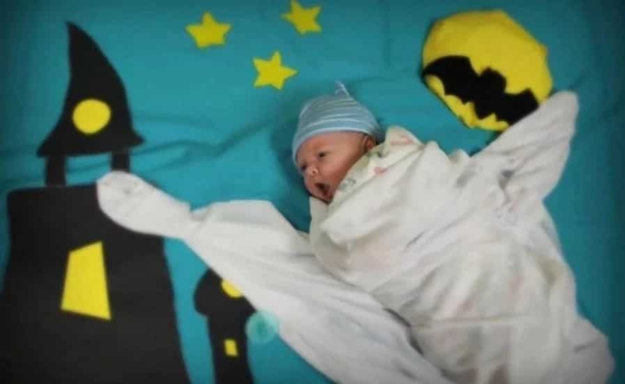 Nurse Dresses Her Baby Patients as Superheroes for Halloween (+6 Pics)