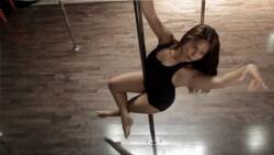 Wow na wow! Country's sexiest woman Jessy Mendiola shows off pole dancing skills during Avon show