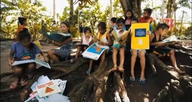 Batang guro! Inspiring story of a 12-year-old boy who uses a raft to teach other kids who doesn't know how to read