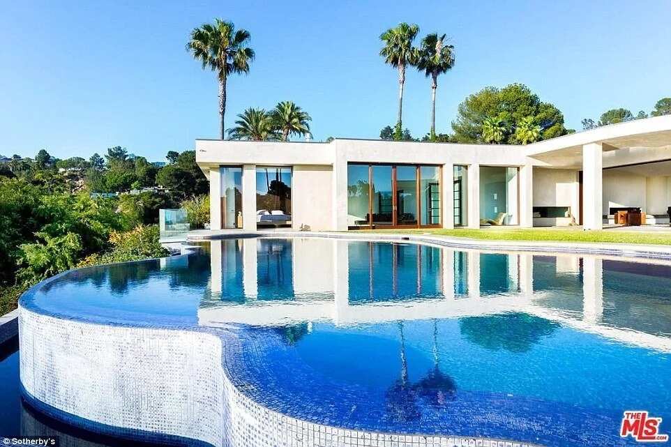 Halos PHP3M per month! Justin Bieber gives a glimpse of his luxurious and expensive bachelor pad in Beverly Hills