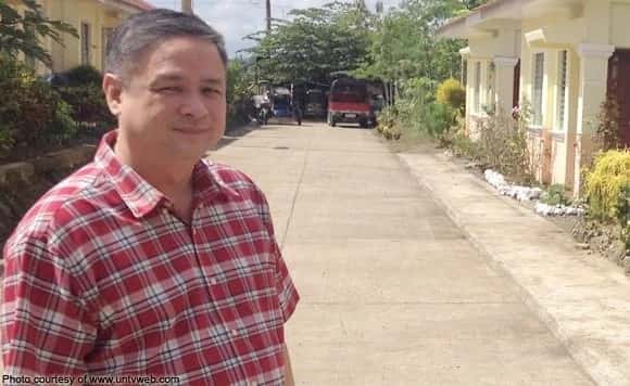 Ex-mayor charged for issuing permit, contract to own drugstore