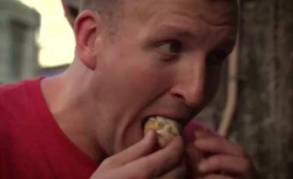 White dude tries out local delicacy balut and here’s what he had to say about it