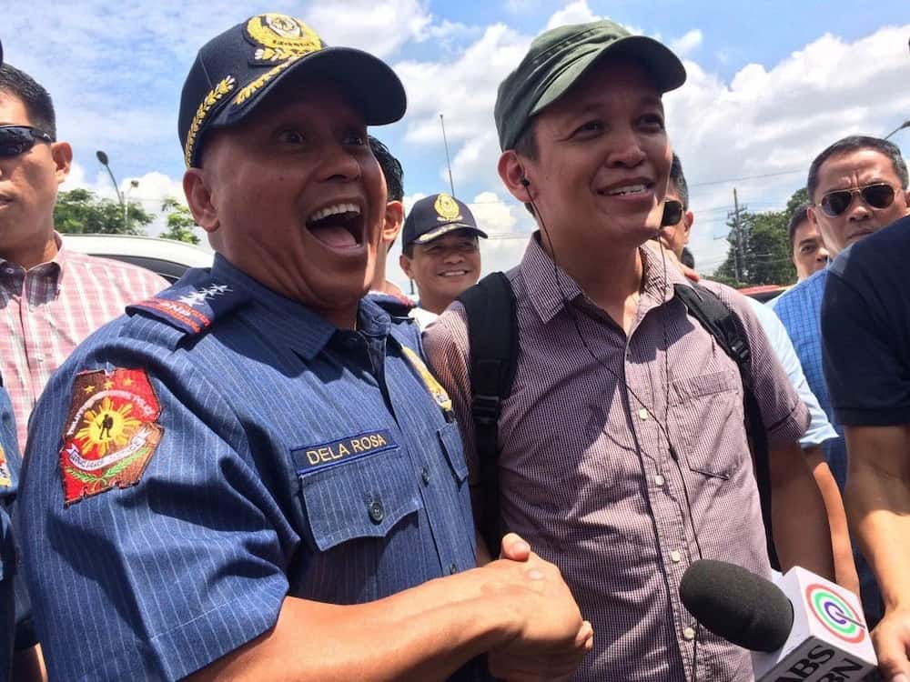 Bato all smiles as he shook hands with Bayan leader