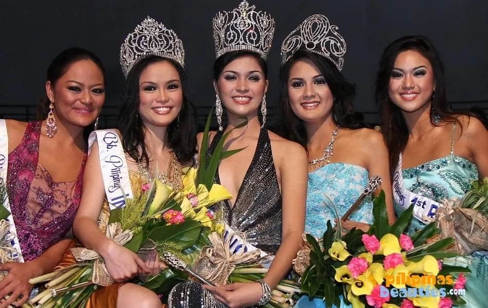 Janina San Miguel (center) even snagged the Bb. Pilipinas World title back in 2008. (Photo credit: PilipinasBeauties.com)