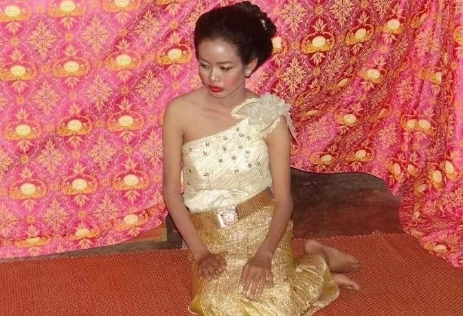 Pinag-tripan ng makeup artist? A bride who had the worst look on her wedding day goes viral