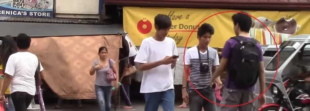 Video of hilarious Pinoy prank went viral...sobrang nakakatawa yung reaksyon nung mga biktima! Video of hilarious Pinoy prank went viral...sobrang nakakatawa yung reaksyon nung mga biktima!