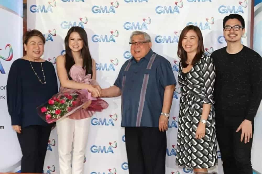 Inokray talaga ang ayos niya! Barbie Forteza gets bashed for her blouse and makeup during her contract signing with GMA