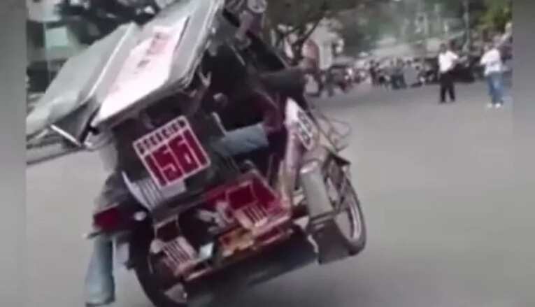 Pinoy tricycle driver impressed netizens with his dangerous tricks