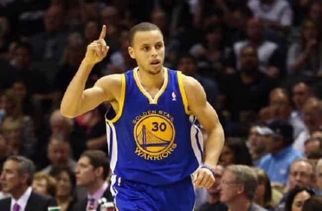 Warriors top Spurs and grabs 70 wins