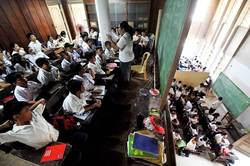 House bill gives public school teachers P15,000 wage increase