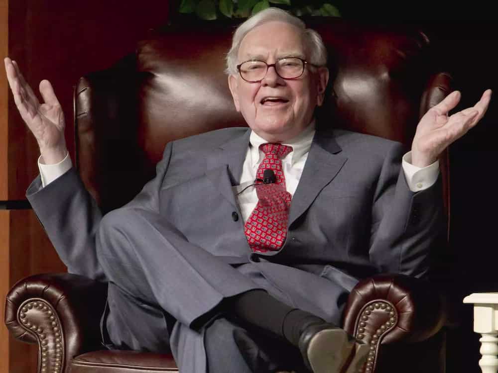 Bilyonaryo na wais! Billionaire Warren Buffett chooses to live in a modest house