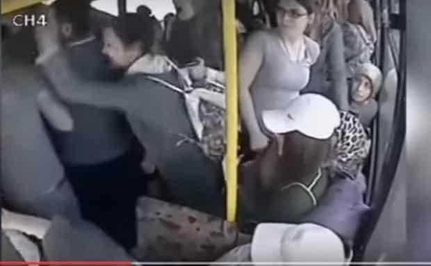 Women slap pervert repeatedly for showing private part on bus