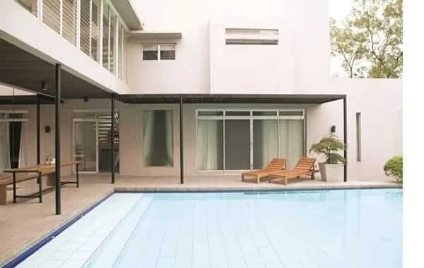 Nakakalula sa ganda! Photos of celebrity homes and their stunning swimming pools