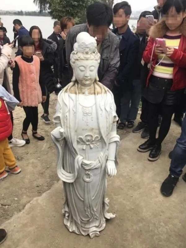 The statue remained remarkably undamaged The statue remained remarkably undamaged