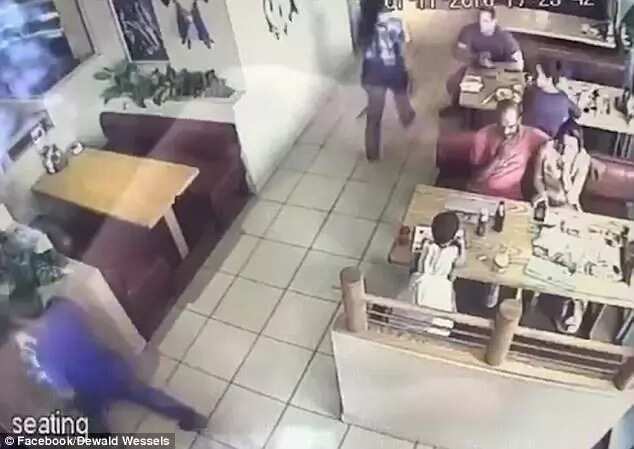 Caught on CCTV! Kid was almost kidnapped while his parents were enjoying their meal at a restaurant