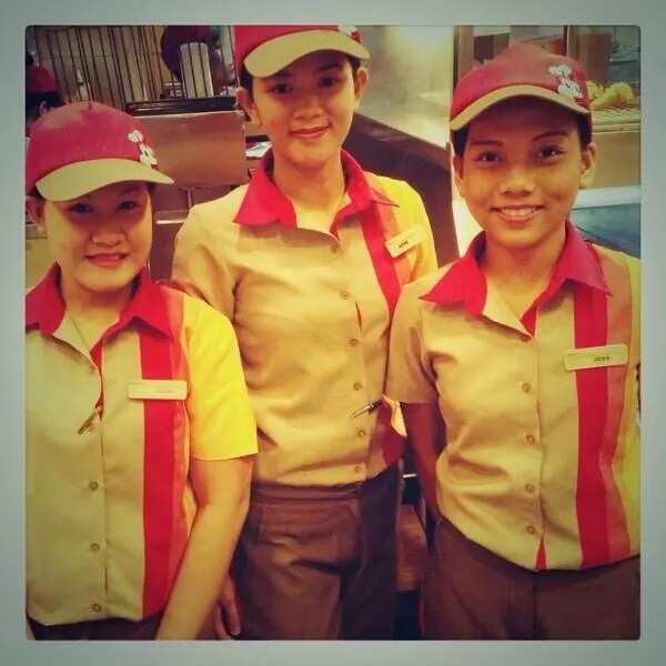 Jollibee service crew responded graciously to a conyo