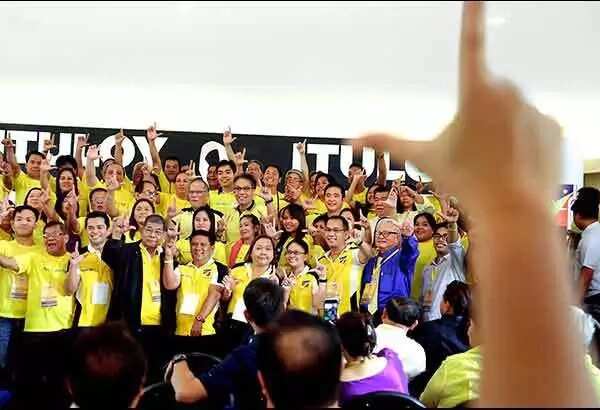 Comelec approves LP and Roxas’ request of SOCE extension