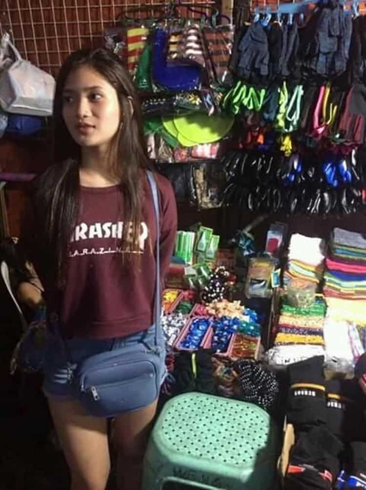 'Payong girl' near Farmer's Mall Cubao goes viral for being a certified headturner