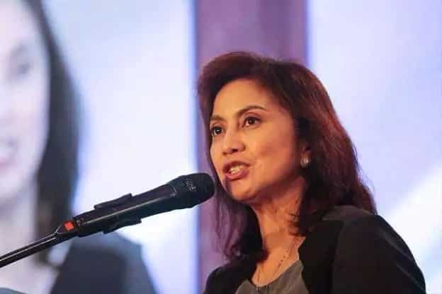 VP Leni Robredo, walang kyemeng nag-paa pagkatapos ng tatlong oras na debate