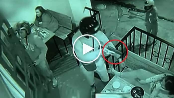 Terrifying Pinoy hold-uppers caught on CCTV robbing customers at restaurant in Makati City