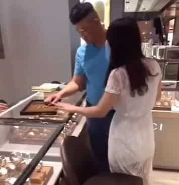 VIDEO: Chinese woman pulls down boyfriend’s pants for refusing to buy her jewelry
