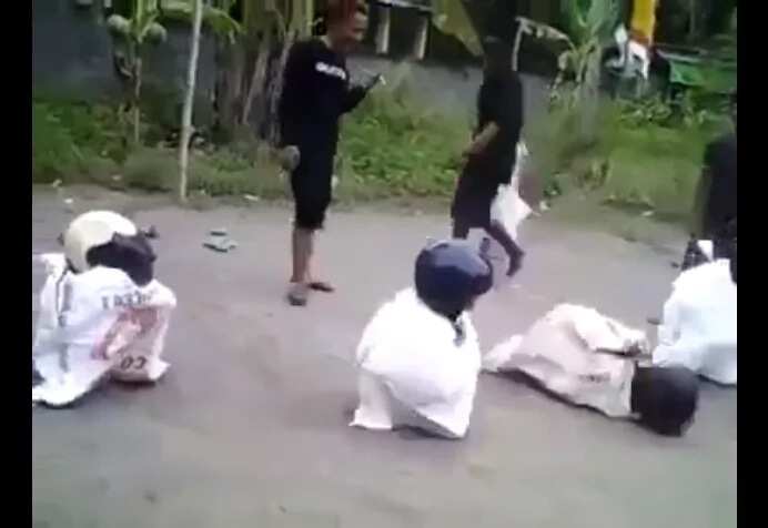 Modern sack race viral video laughed netizens’ heart out