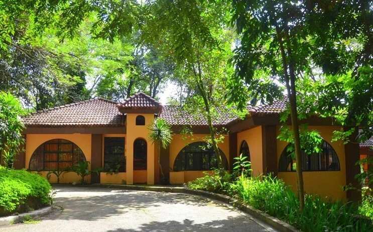 Bongga! Ang makasaysayang bahay at rest house ni Mayor Erap Estrada