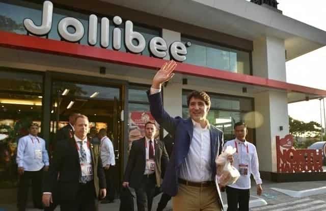 Justin Trudeau buys burgers at Jollibee in Manila