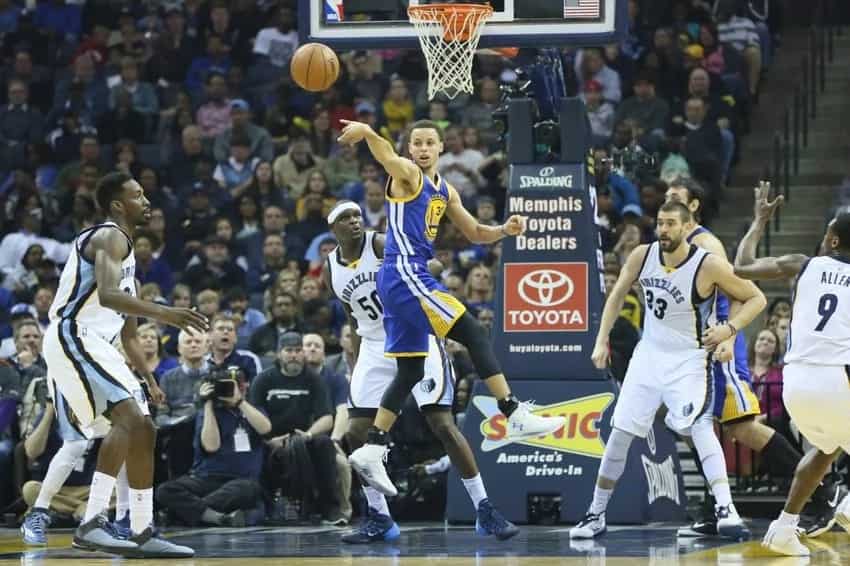 Golden State routs Memphis to earn a record-breaking 73rd victory