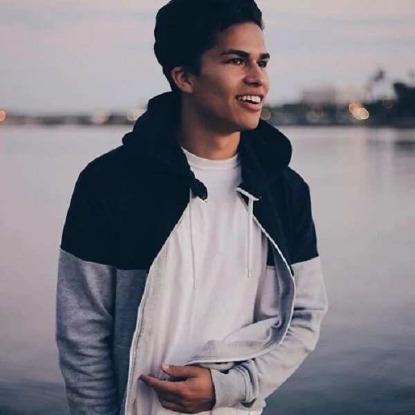 Famous Youtube singer Alex Aiono uses Tagalog to greet Pinoy fans