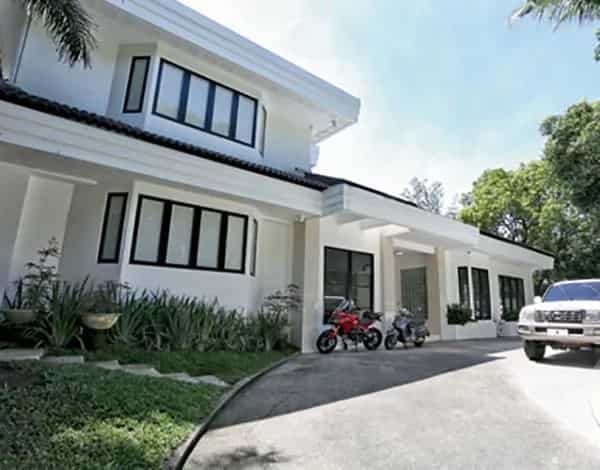 Ang bongga ng bahay nila! Richard Gomez and Lucy Torres lives in an elegant all-white house in Forbes Park