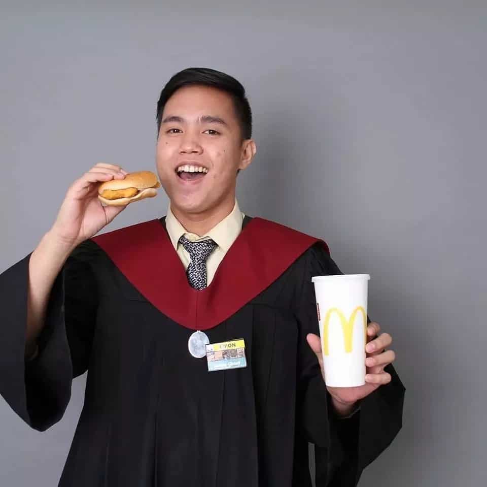 Sipag at tiyaga ang puhunan! Inspiring story of a working student and how he managed to juggle his job and studies Sipag at tiyaga ang puhunan! Inspiring story of a working student and how he managed to juggle his job and studies