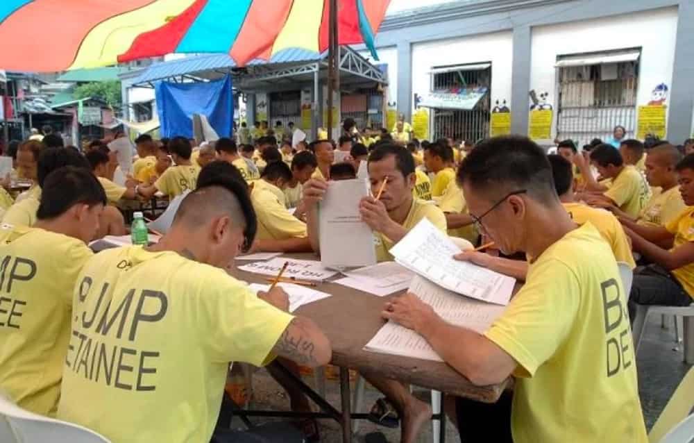 Inmates take DepEd exam to enrol in HS, college