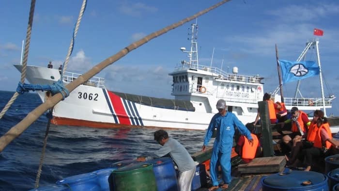 After the PH’s victory, here is what a Chinese vessel did to Pinoy fishermen